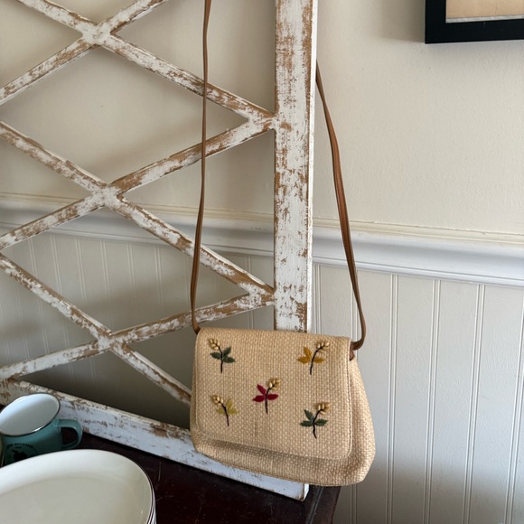 Fossil Beige Woven Crossbody Bag with Multicolor Floral Embroidery - Picture 9 of 9